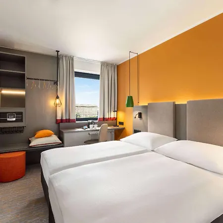 Отель Vienna House Easy By Wyndham Cracow 3*