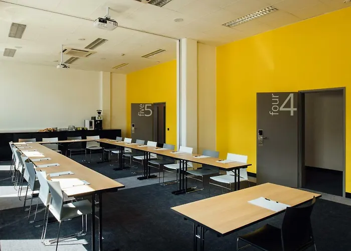 Vienna House Easy By Wyndham Cracow ホテル 3*